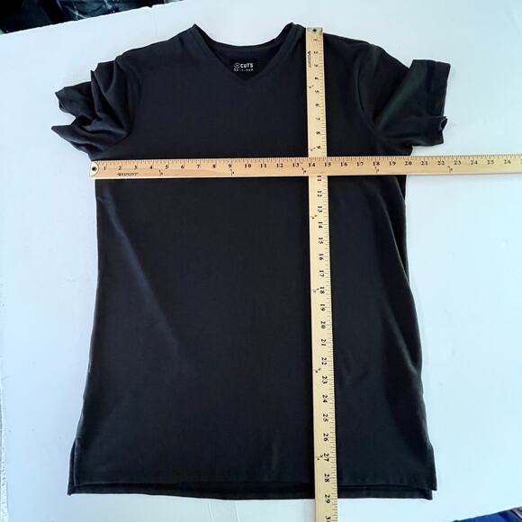 Cuts Clothing Mens NEW Split-Hem V-Neck Signature Fit Tee T-Shirt Sz L Black - Picture 6 of 7